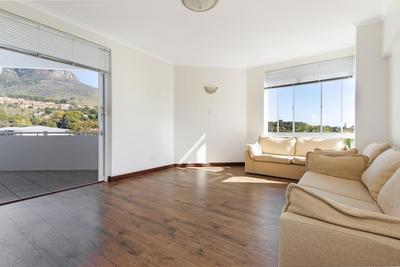 Apartment / Flat For Rent in Rondebosch, Cape Town