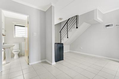 Apartment / Flat For Rent in Maitland, Cape Town