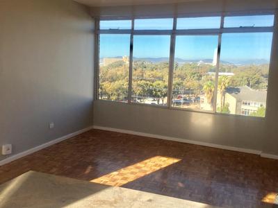 Apartment / Flat For Rent in Green Point, Cape Town