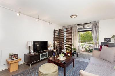 Apartment / Flat For Rent in Claremont, Cape Town