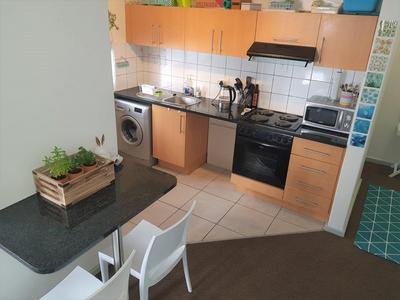 Apartment / Flat For Rent in Claremont, Cape Town