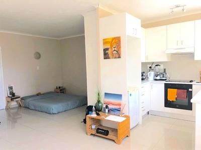 Apartment / Flat For Rent in Wynberg, Cape Town