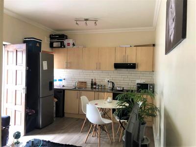 Apartment / Flat For Rent in Kenilworth, Cape Town
