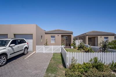 House For Sale in Capricorn, Cape Town