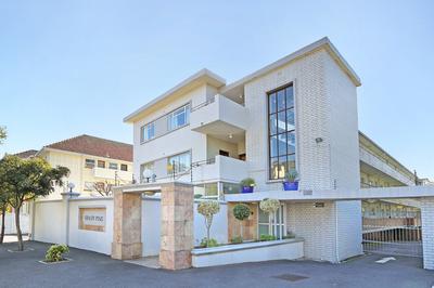 Apartment / Flat For Rent in Kenilworth, Cape Town
