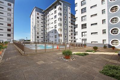 Apartment / Flat For Rent in Claremont, Cape Town