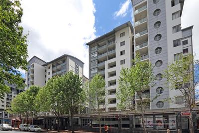 Apartment / Flat For Rent in Claremont, Cape Town