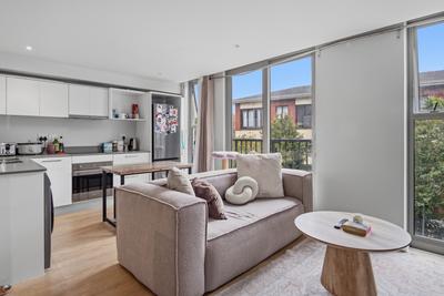 Apartment / Flat For Sale in Claremont Upper, Cape Town