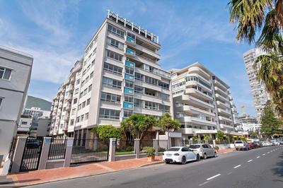 Apartment / Flat For Rent in Sea Point, Cape Town